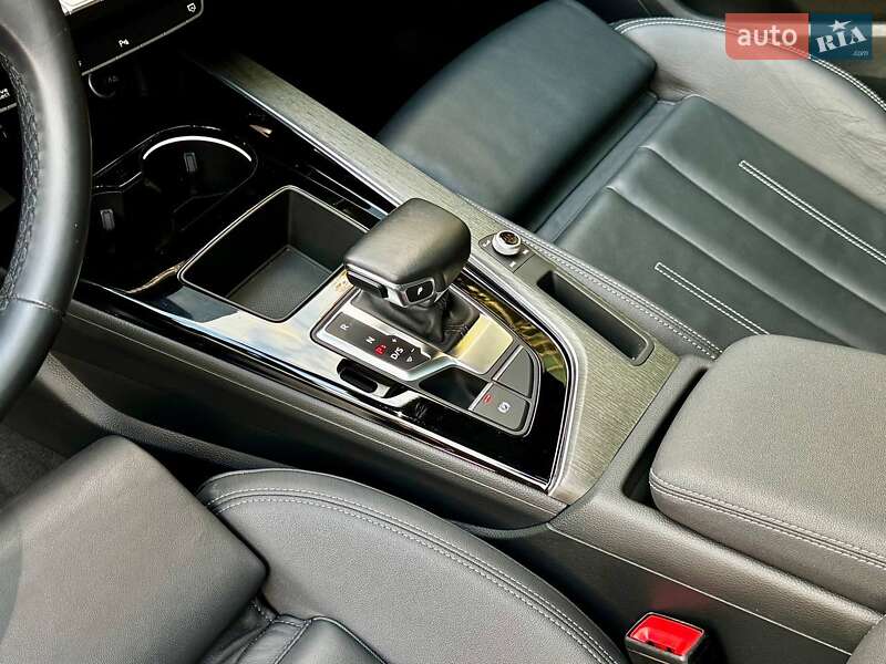 Седан Audi A4 2021 в Киеве
