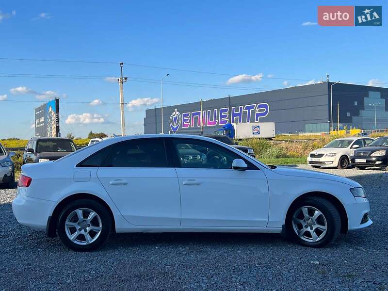 Седан Audi A4 2010 в Львове