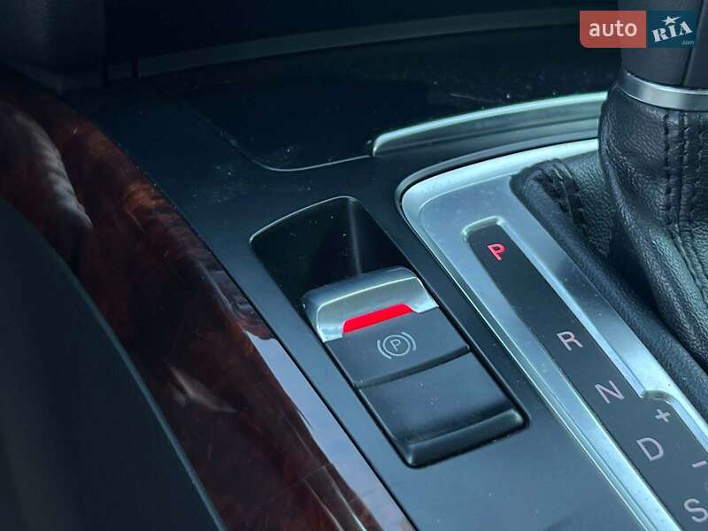 Седан Audi A4 2010 в Львове