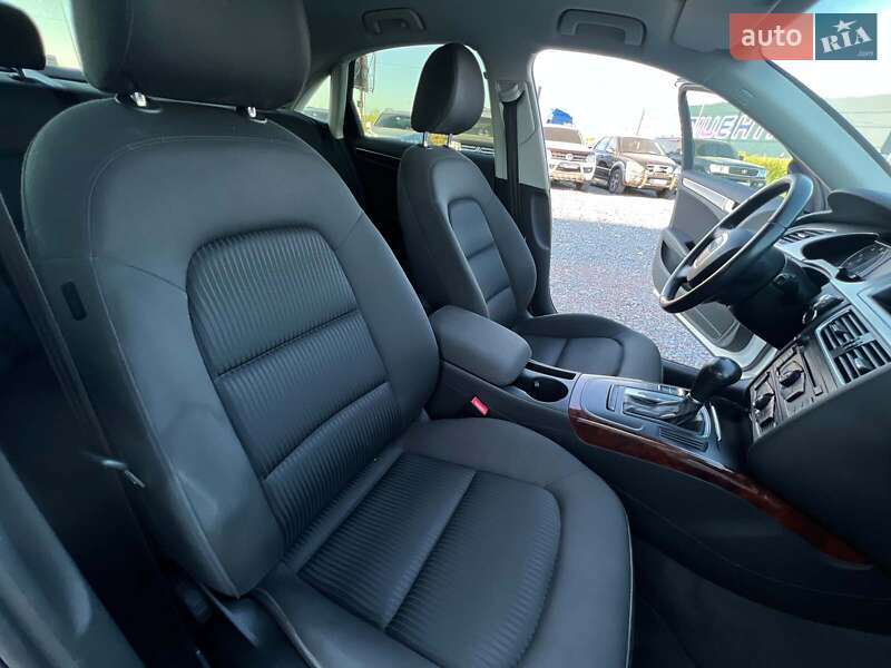 Седан Audi A4 2010 в Львове