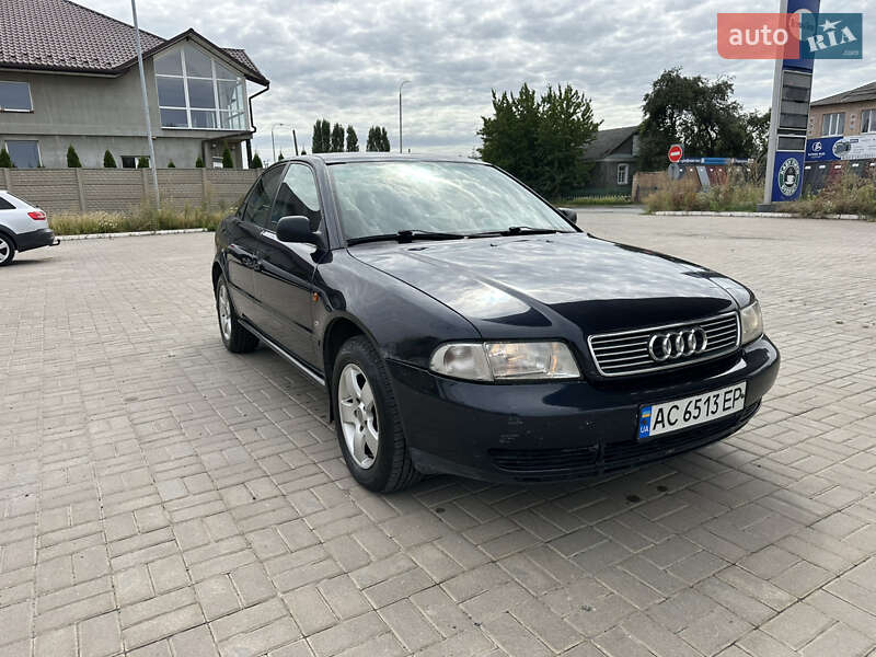 Седан Audi A4 1996 в 