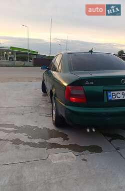 Седан Audi A4 1997 в 