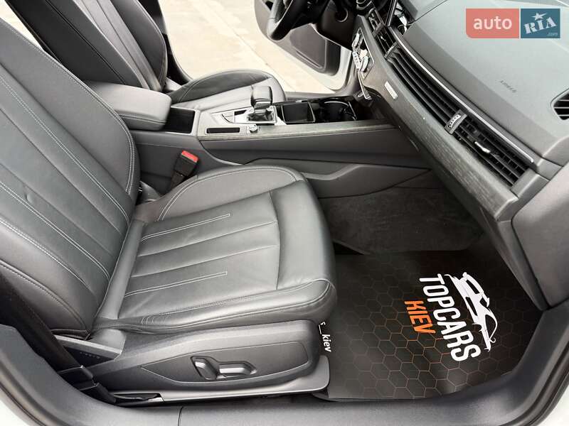 Седан Audi A4 2021 в Киеве
