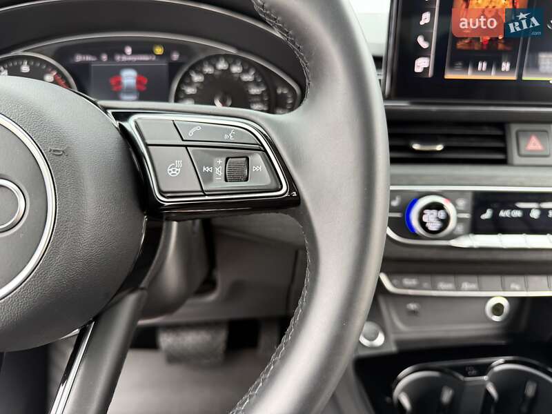 Седан Audi A4 2021 в Киеве