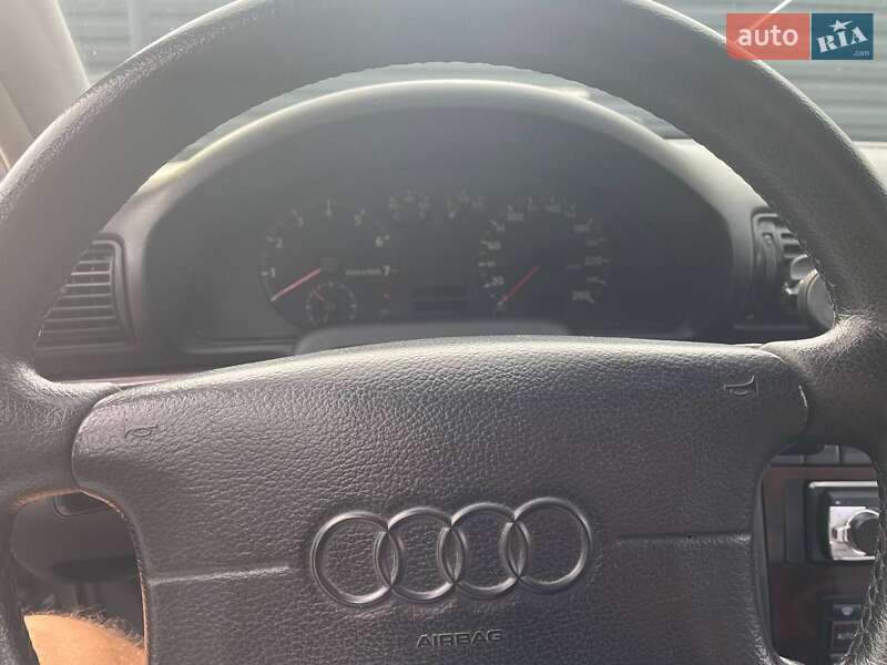 Седан Audi A4 1995 в Житомире
