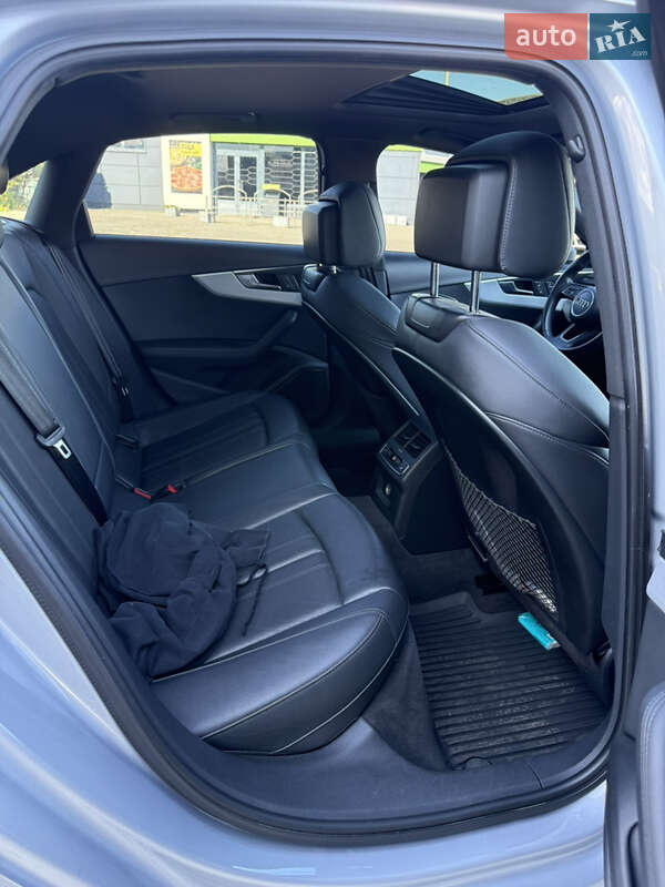 Седан Audi A4 2018 в Ужгороде