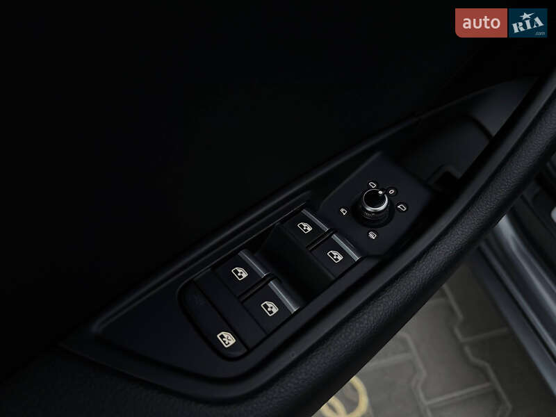 Седан Audi A4 2017 в Ровно