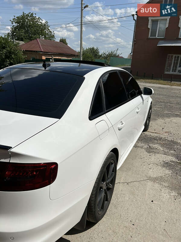 Седан Audi A4 2015 в Ромнах
