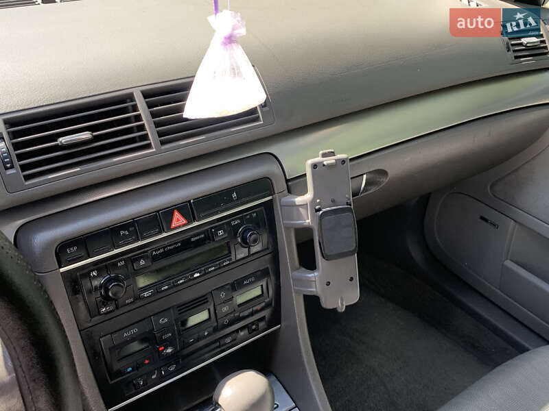 Седан Audi A4 2002 в Ровно