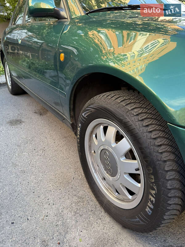 Седан Audi A4 1997 в Харькове