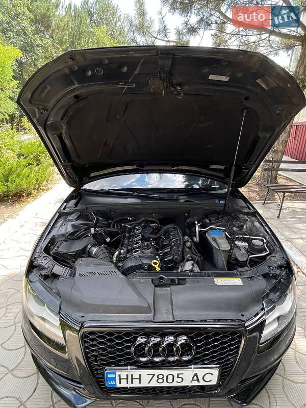 Седан Audi A4 2011 в Окнах