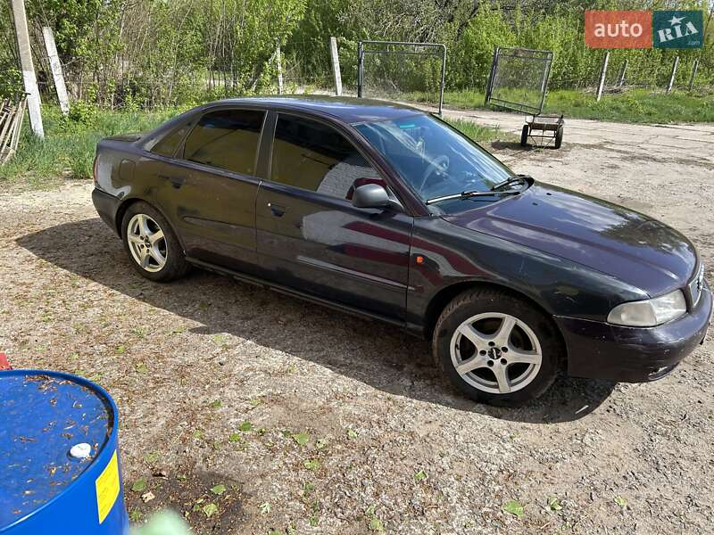 Седан Audi A4 1995 в Прилуках