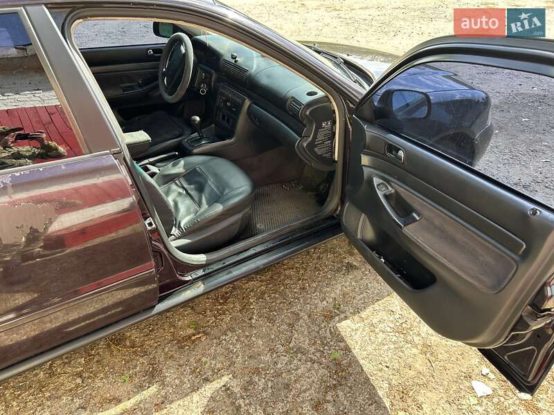 Седан Audi A4 1995 в Прилуках