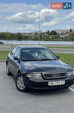Седан Audi A4 1995 в Виннице
