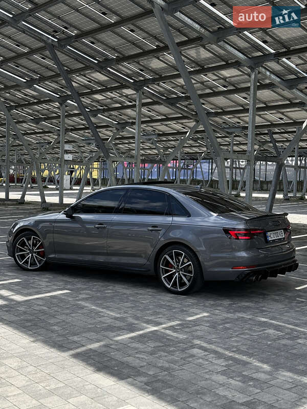 Седан Audi A4 2017 в Львове