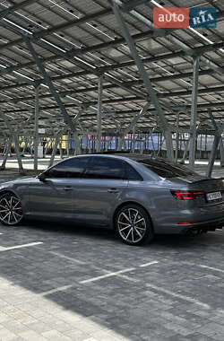 Седан Audi A4 2017 в 