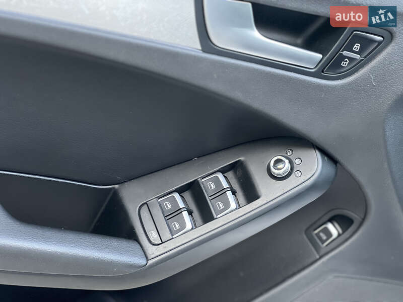 Седан Audi A4 2013 в Ивано-Франковске
