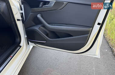 Седан Audi A4 2022 в 