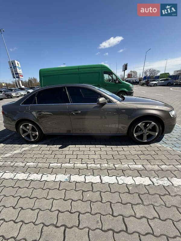 Седан Audi A4 2014 в Львове