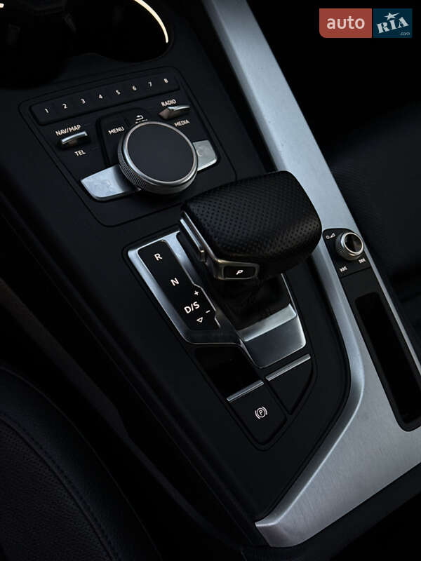 Седан Audi A4 2017 в Львове