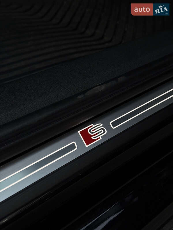 Седан Audi A4 2017 в Львове