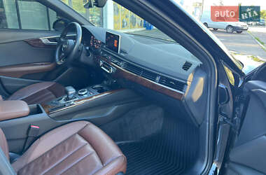 Седан Audi A4 2019 в 