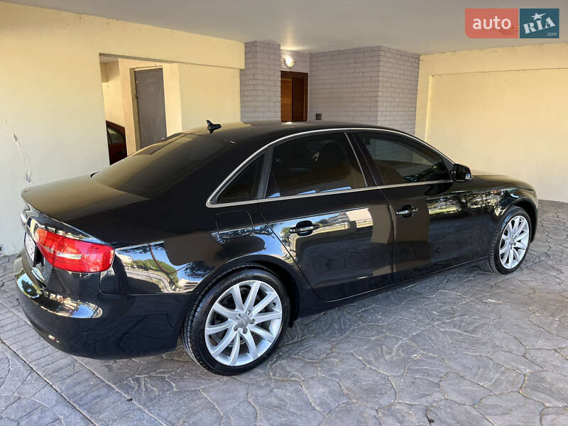 Седан Audi A4 2013 в Черновцах