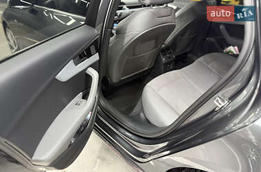 Седан Audi A4 2023 в Киеве