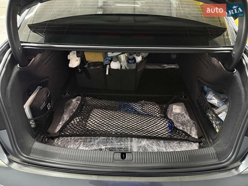 Седан Audi A4 2023 в Киеве