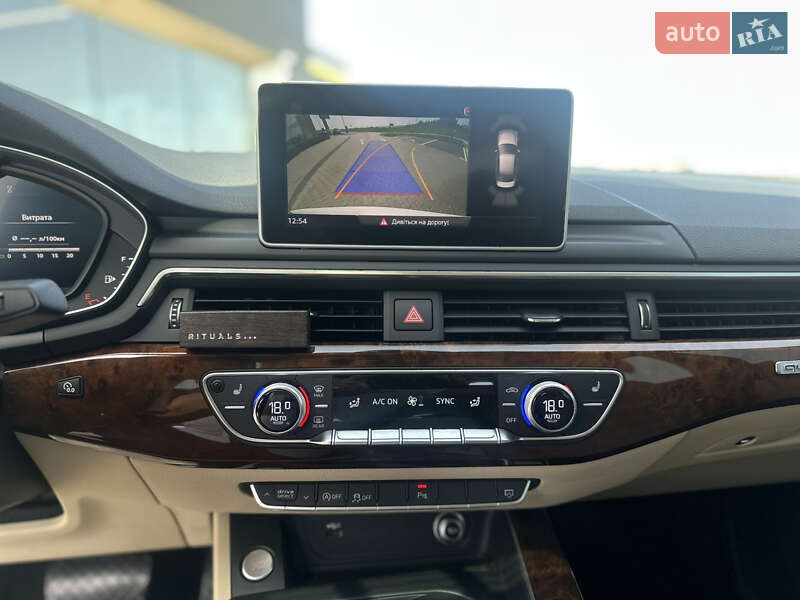 Седан Audi A4 2018 в Львове