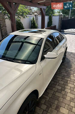 Седан Audi A4 2015 в 