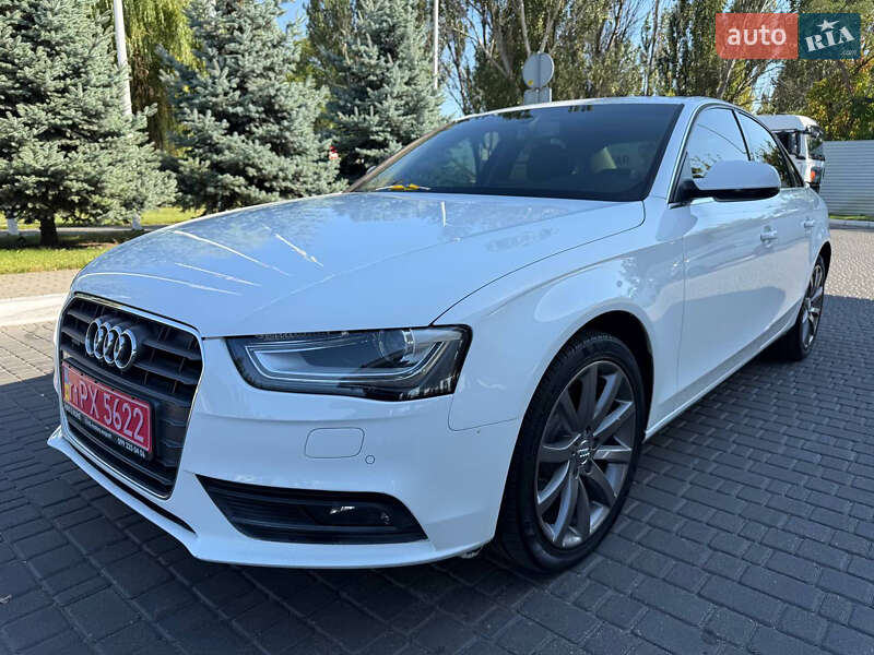 Седан Audi A4 2014 в 