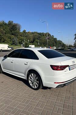 Седан Audi A4 2018 в 