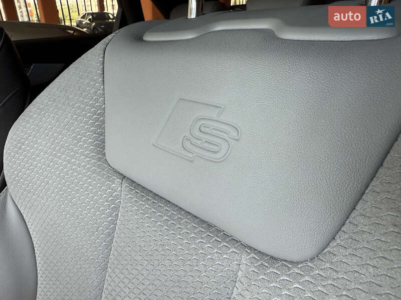 Седан Audi A4 2023 в Киеве