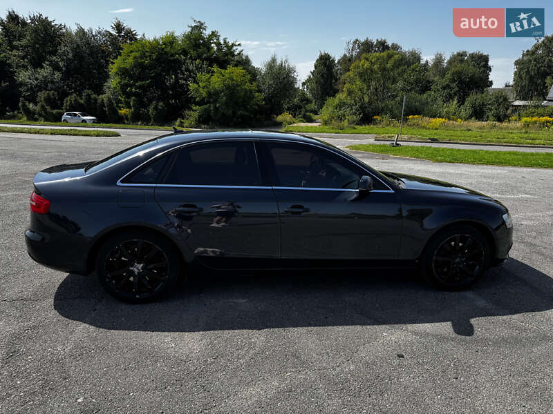 Седан Audi A4 2012 в Львове