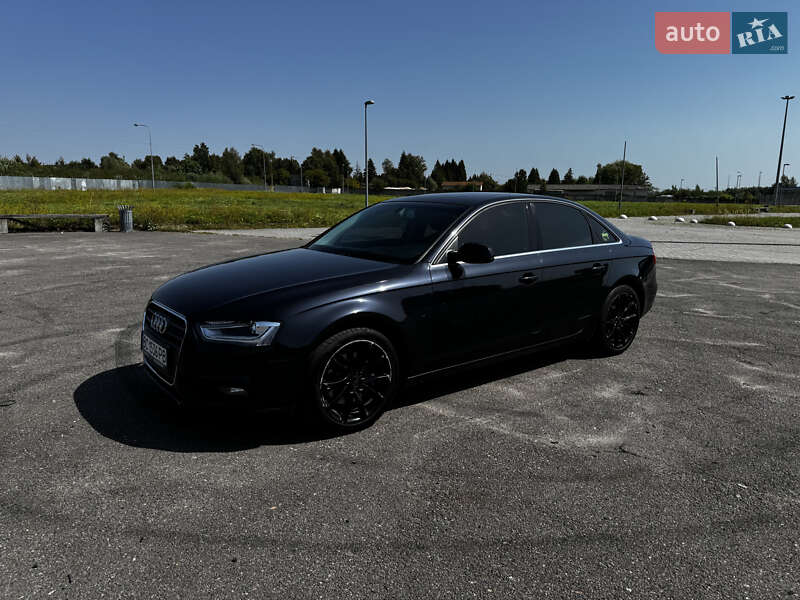 Седан Audi A4 2012 в Львове