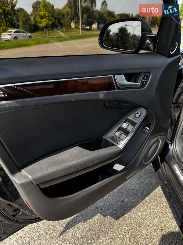 Седан Audi A4 2012 в Львові