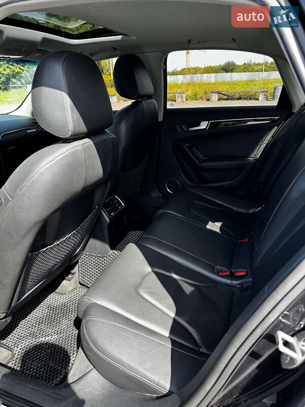 Седан Audi A4 2012 в Львове