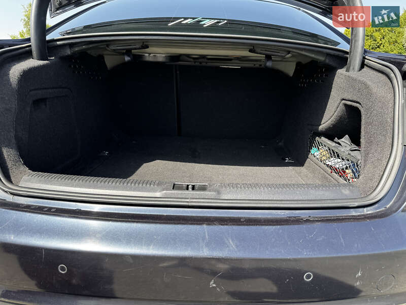Седан Audi A4 2012 в Львові