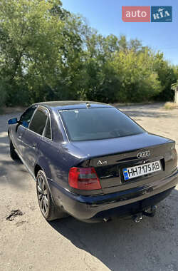 Седан Audi A4 1995 в Раздельной
