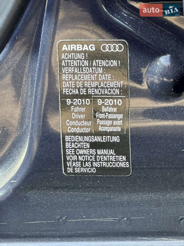 Седан Audi A4 1995 в Раздельной