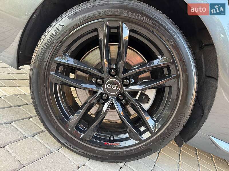 Седан Audi A4 2022 в Виннице