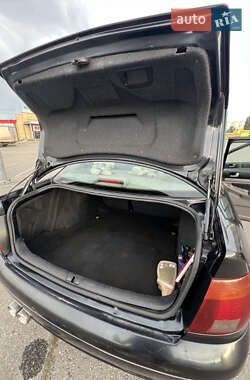 Седан Audi A4 2000 в 