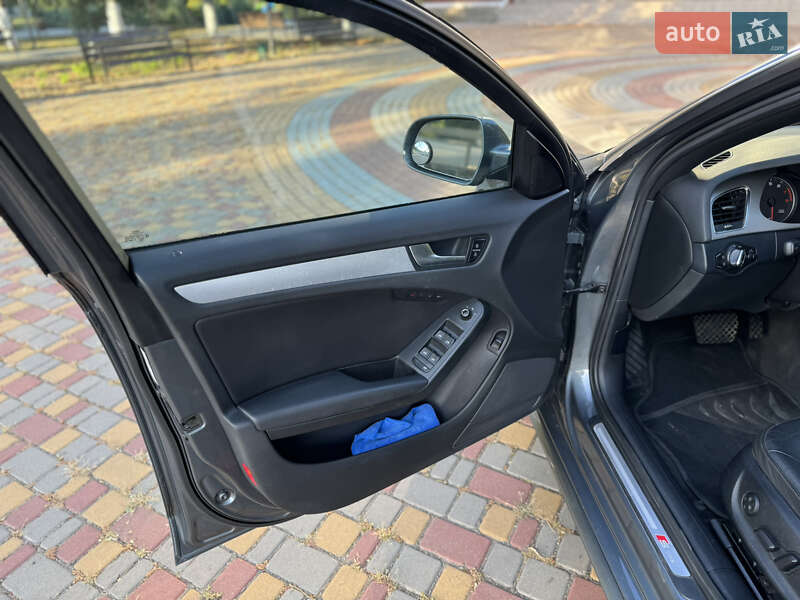 Седан Audi A4 2011 в Сарате