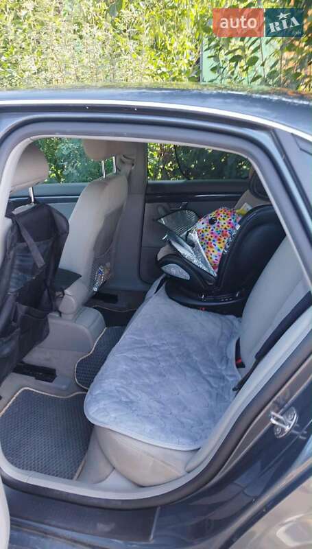 Седан Audi A4 2004 в Сокале