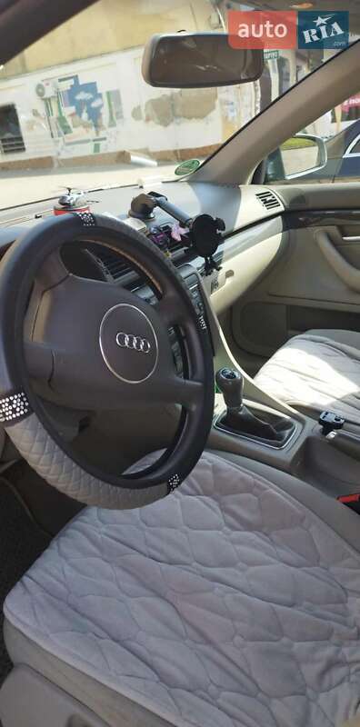 Седан Audi A4 2004 в Сокале