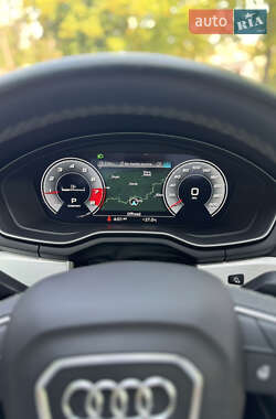 Седан Audi A4 2021 в 