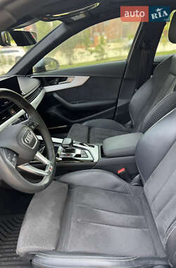 Седан Audi A4 2021 в 