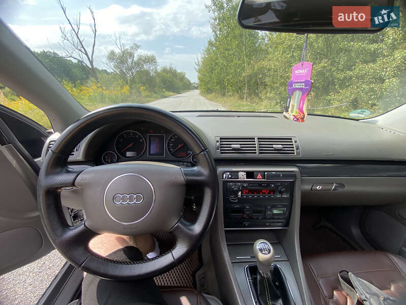 Седан Audi A4 2003 в Полонному