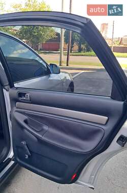Седан Audi A4 2000 в 